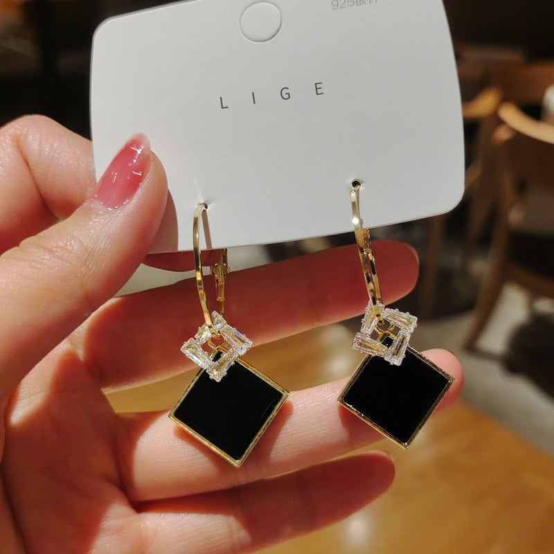 Brincos de Folhas Douradas com Cristal Verde para Mulheres Acessórios Diários de Individualidade Presentes de Joias para o Dia dos Namorados Aniversário