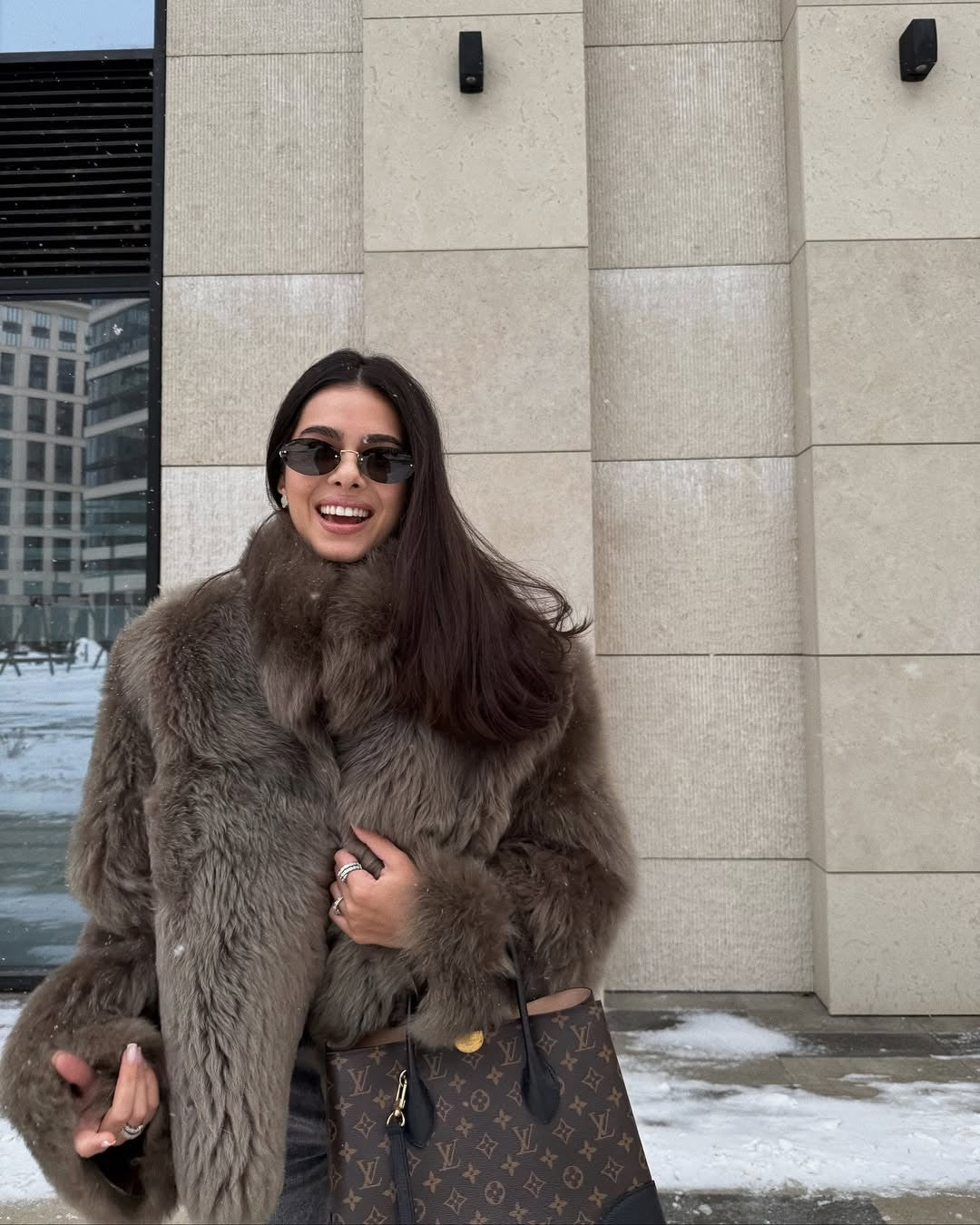 Winter Women Warm Faux Fur Coats Fashion Browns Long Sleeve Stand Collar Short Jackets 2025 Lady High Street Commute Outerwear