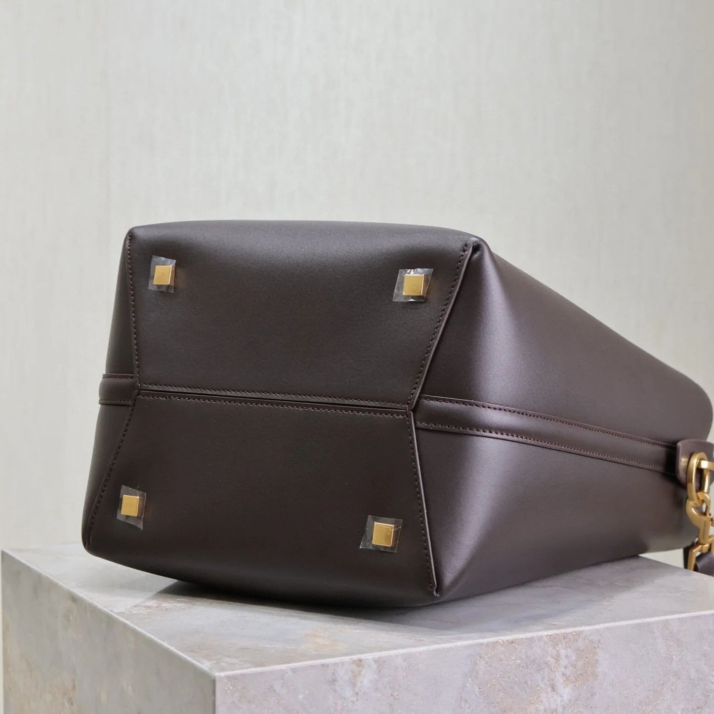New Handbag Luxury Designer Bucket Bag Women's Large-Capacity High-Quality One-Shoulder Tote bag Fashion Commuter Messenger Ba