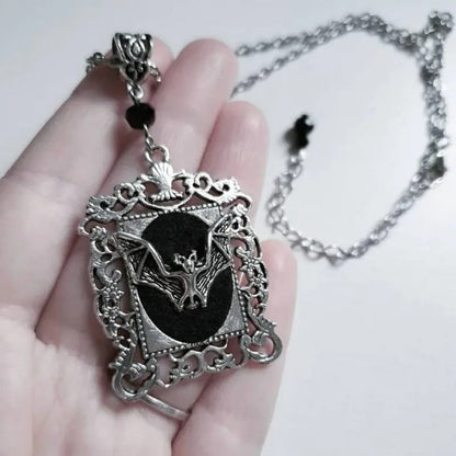 Colar com Pingente de Morcego Gótico Cameo Vampiro Presente de Natal para Mulheres Homens Amigos Joias de Cristal de Bruxa Nova Moda
