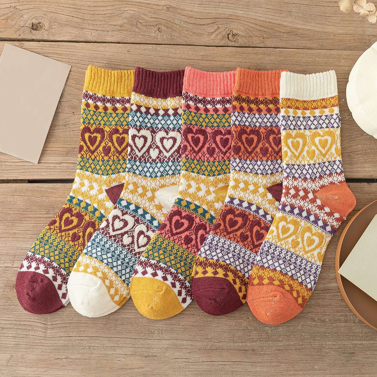 5 Pairs Lot New Man Women Socks Thick Warm Winter Socks Retro Style Flower Pattern Couple Models Free Size