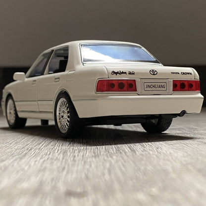 1:32 Toyota Crown Royal Clássico Veículo Liga Fundida Carro de Brinquedo Infantil Modelo Miniatura Coleção Hobbies de Férias