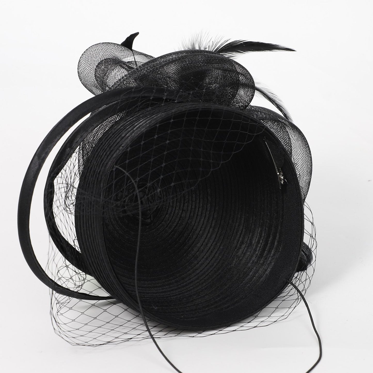 FS Casamento Igreja Chapéus Vermelhos Fascinadores Para Mulheres Com Véu de Pena Festa Coquetel Adorno de Cabeça 2025 Senhora Elegante Chapéu Kentucky Derby
