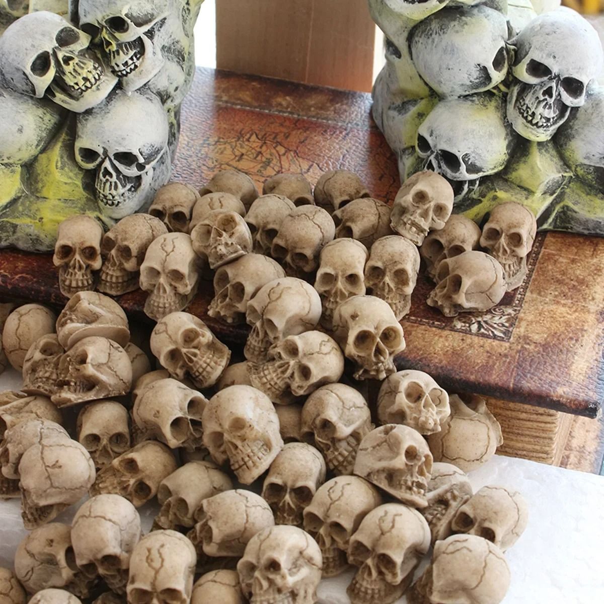 20pcs Halloween Decorative Skeleton Head Miniature Ornaments Outdoor Home Garden Lawn Unique Flower Pot Decorative Skull Statue