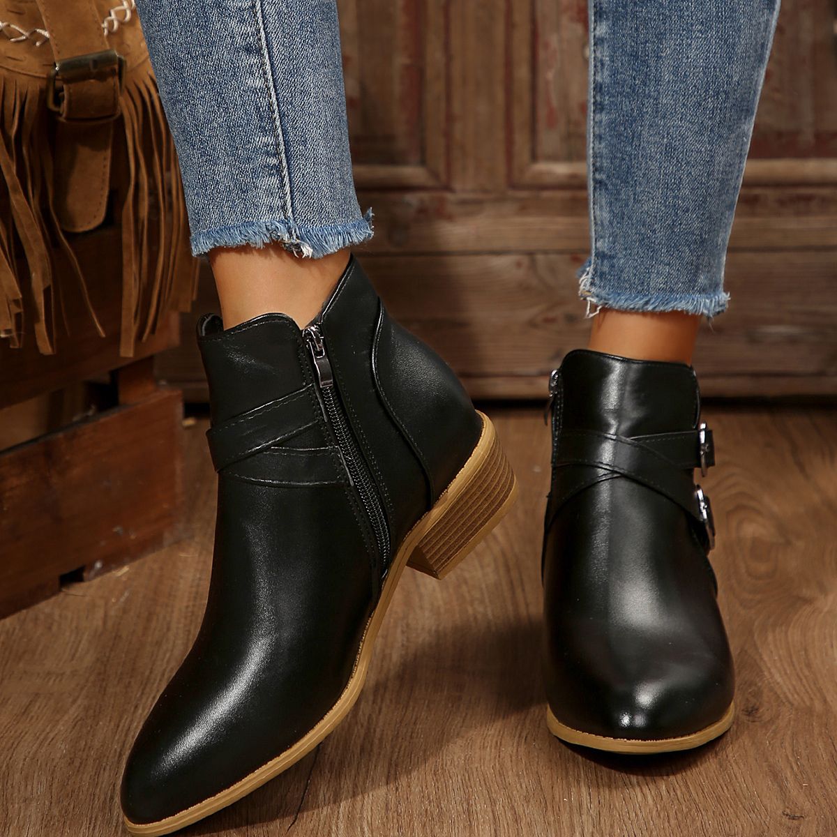 New Autumn Women's Leather Boots Belt Buckle Outdoor Footwear Fashion Pointed High Boot Casual Comfortable Women's Shoes