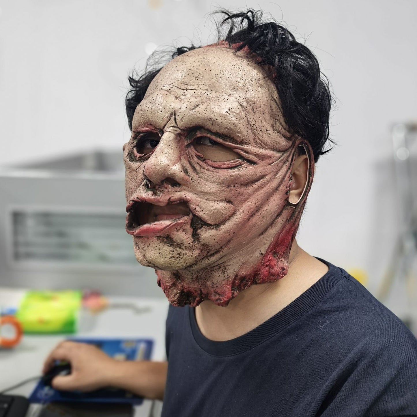 Half Face Skinned Rubber Bloody Mask Professional Halloween Horror Makeup Tool Fake Wound Special Effects Mask for Creators