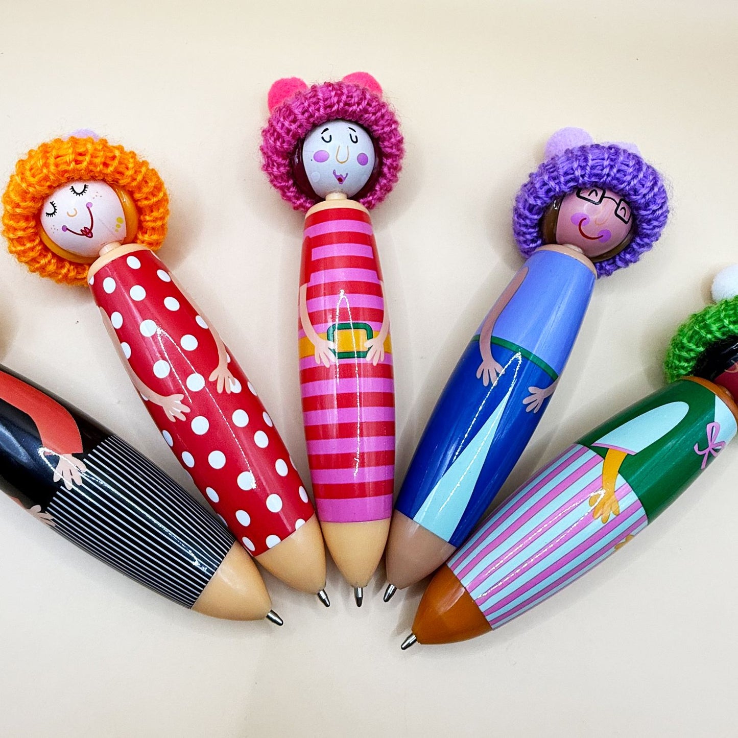 Christmas Doll Ballpoint Pen, Cute Cartoon Gel Pen 0.5mm Blue Ink, Suitable for Business Home or Office Supplies.