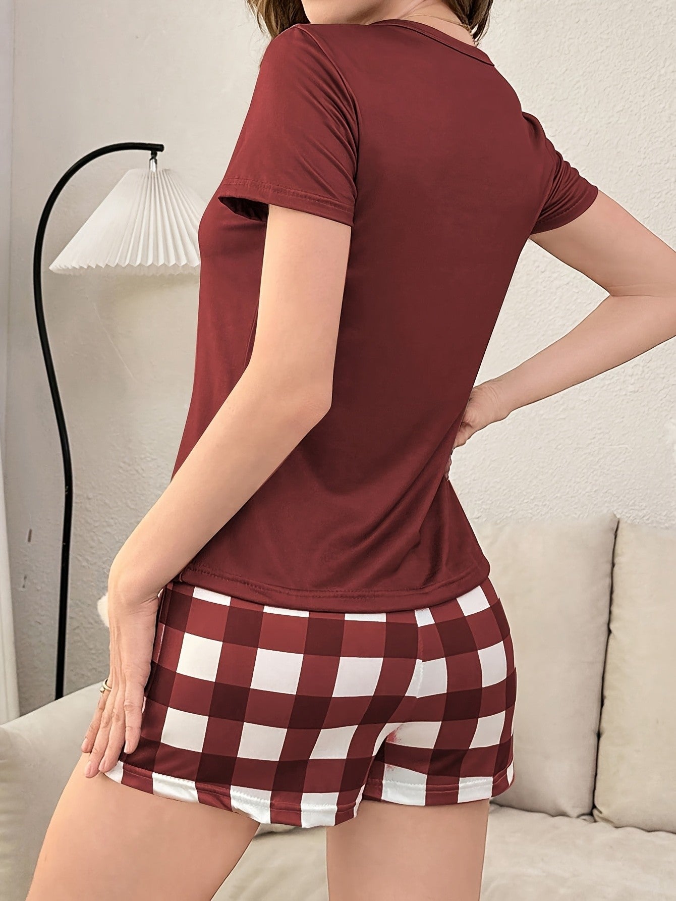 2-Piece Set of Women's Pajamas for All Seasons, Spring and Summer, Elegant Floral Print Shorts and Short-Sleeved Pajamas Set