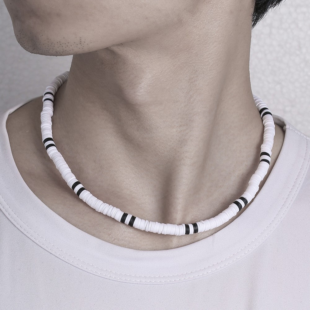 Colar Masculino Artesanal de Contas de Madeira e Argila Colar Fashion Vintage Africano de Contas Brancas para Homens Colar de Surfista de Praia Joias Tribais