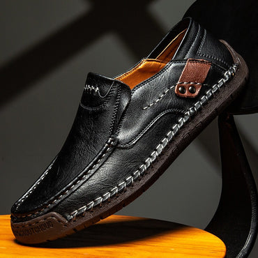 Novos Sapatos Masculinos de Couro Feitos à Mão Casuais Confortáveis Mocassins Masculinos de Couro Slip On Sapatilhas Masculinas Venda Quente Calçados para Caminhada ao Ar Livre