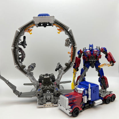 Baiwei Trailers TW1122 Brinquedos de Transformação Optimus Commander Robô TW1022 Contêiner Tático CY01 Modelo KIT Figura de Deformação