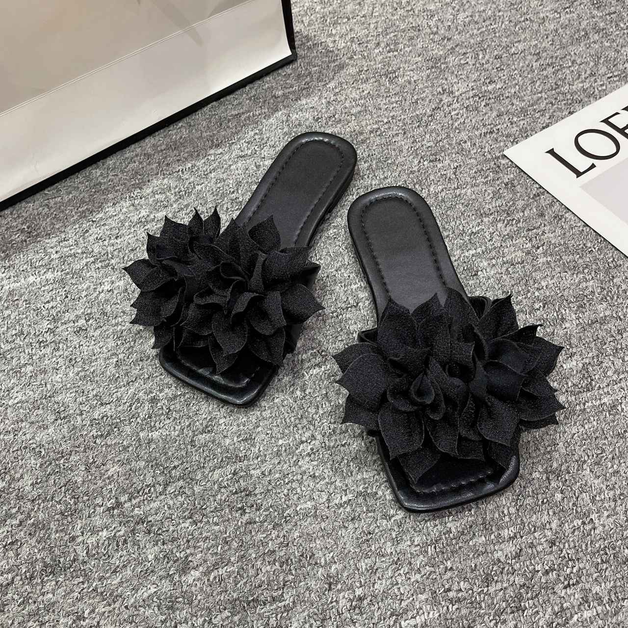 Women Flower Flat Slippers Casual Walking Shoes Female Summer Fashion Solid Color Light Mouth Design Elegant Comfortable Sandals