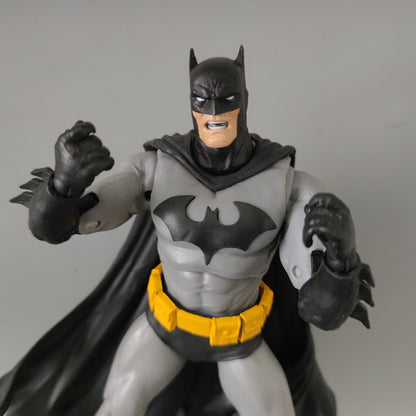 Multiverse Bat-Herói Dr.-Destino Atom Espantalho Silêncio Mulher-Maravilha Dourada 7" Boneco de Ação Solto