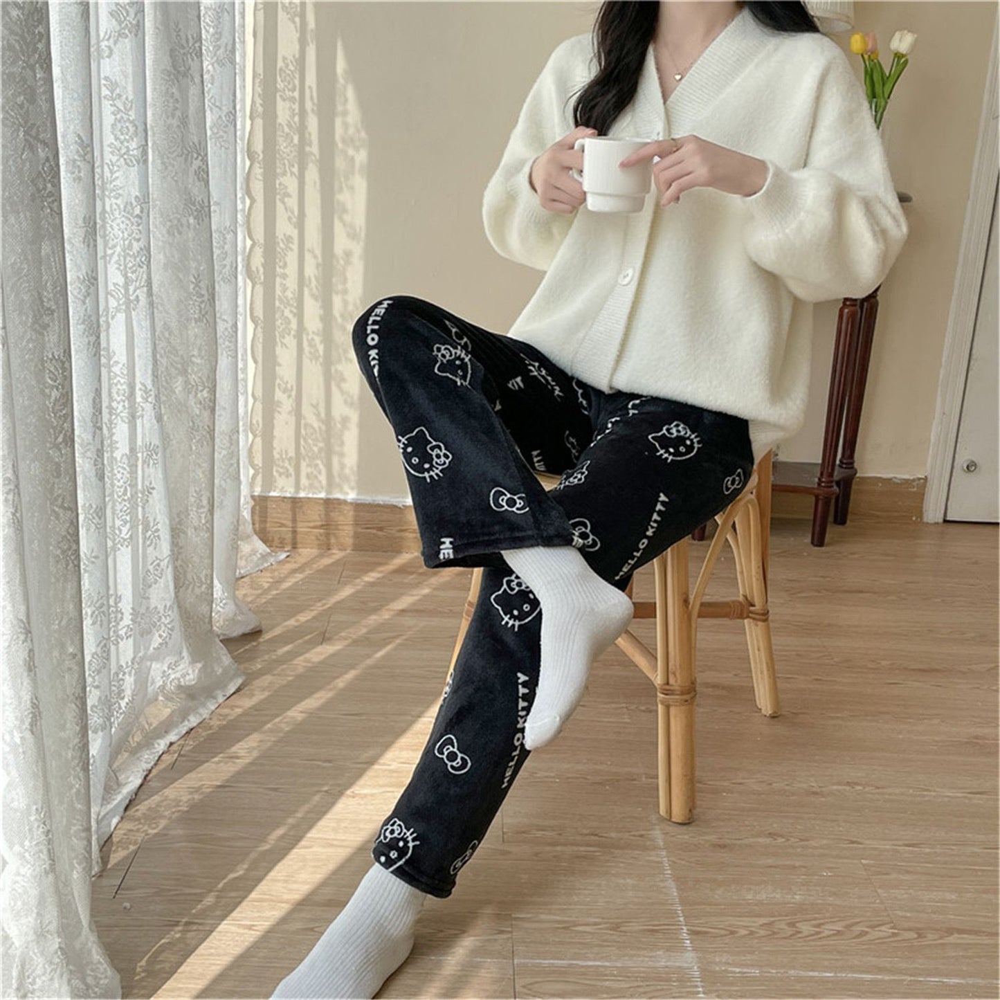 Pijama de Veludo Kawaii Hello Kitty Natal, Anime e Desenho Kuromi Outono e Inverno Roupas de Casal Casuais Soltas e Quentes para o Lar