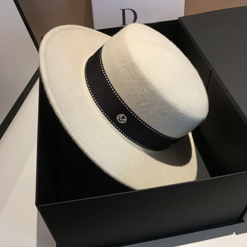 Chapéu Fedora de Lã com Aba Larga e Topo Chato nas Cores Neutras Preto e Branco para Uso Casual Unissex de Outono Inverno Masculino e Feminino
