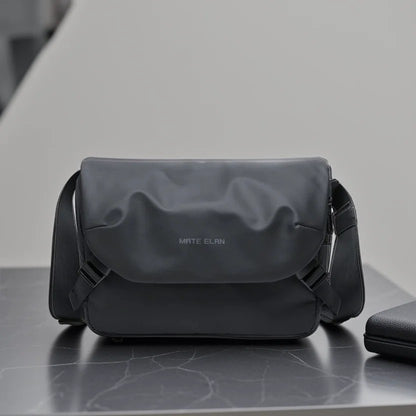 Waterproof Crossbody Bag Men Large Capacity 15 inch Laptop Fashion Shoulder Bag Solid Black Light Portable Anti-theft Zipper Bag