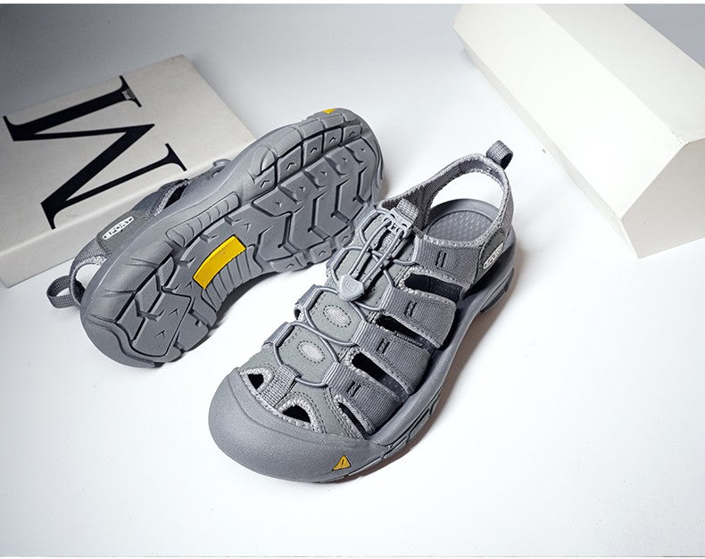 2025 Summer Men's Sandals Thick soled Baotou beach shoes Outdoor oversized casual Shoes Male lightweight hollow sandals Homme