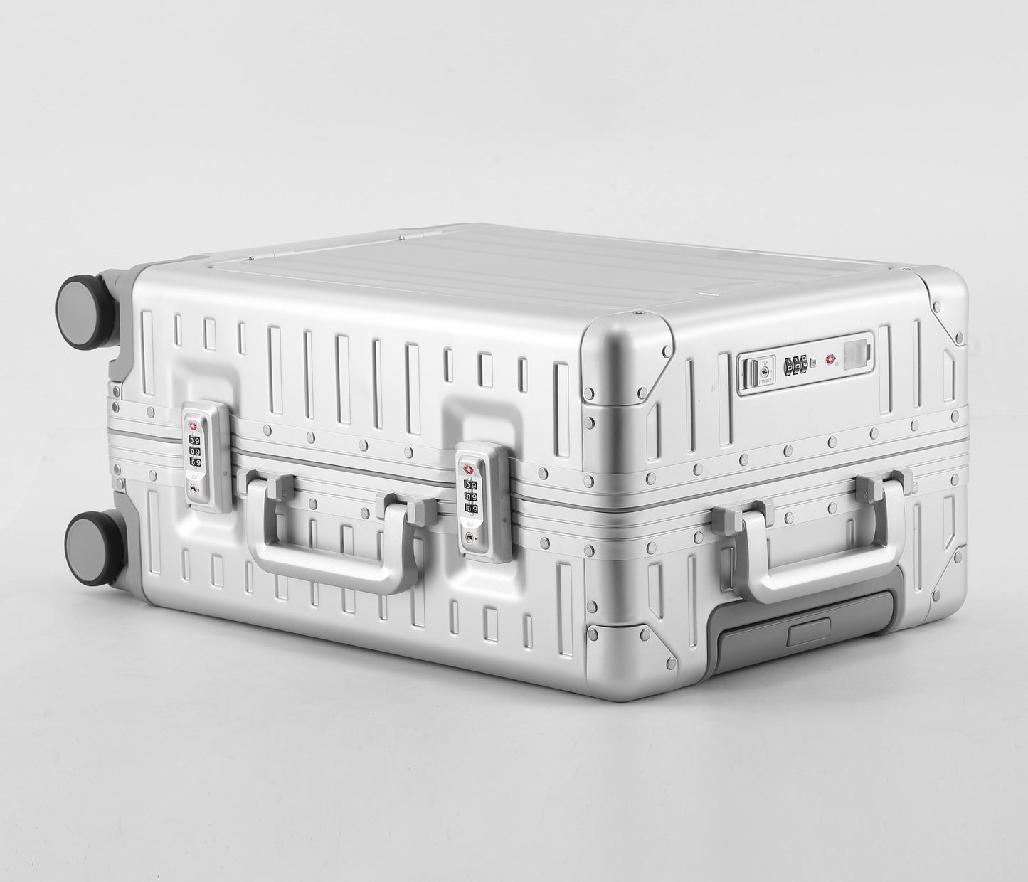 All Aluminum-magnesium Suitcase Front Opening Rolling Luggage with USB Charging Plug TSA Lock Trolley Case 20" Boarding Travel