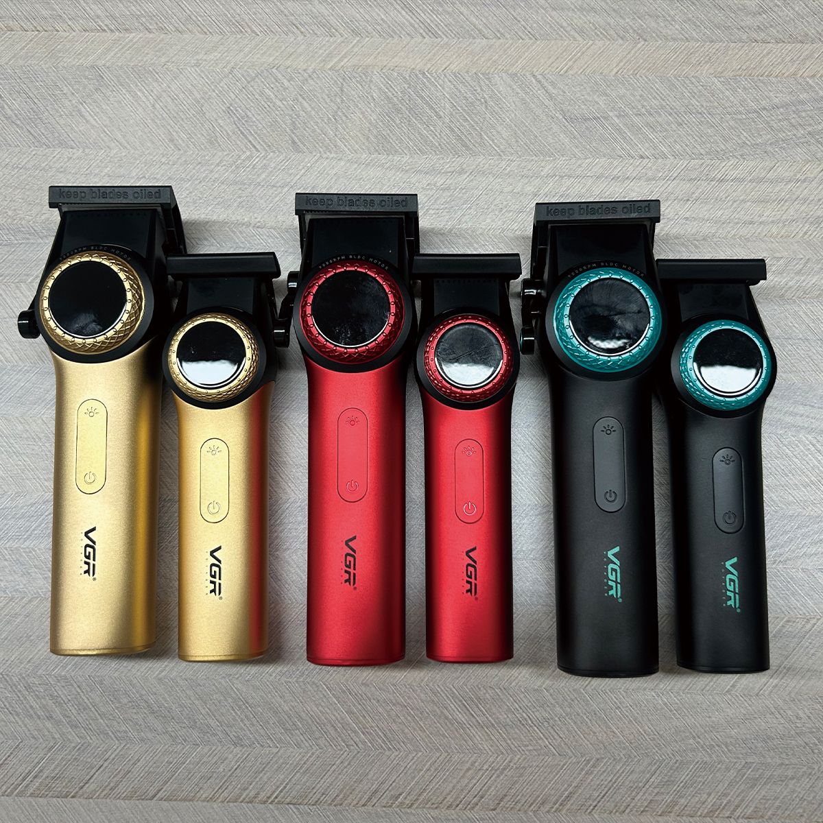 VGR 001 977 new hair trimming set high-end men's hair clipper intelligent digital display electric pusher carving and whitening