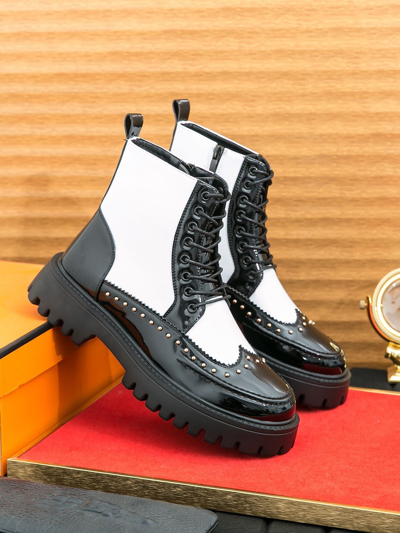 Fashion Rivet Designer Men Boots Motorcycle Pointed Toe Luxury Middle Ankle Short Leather Boots Men Punk Business Dress Shoes