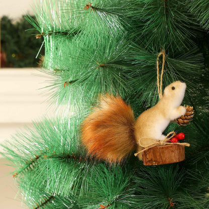 Christmas Squirrel Hanging Ornaments,Squirrel Pinecones & Berries, Rustic Winter Forest Decor for Christmas Tree, New Year Party