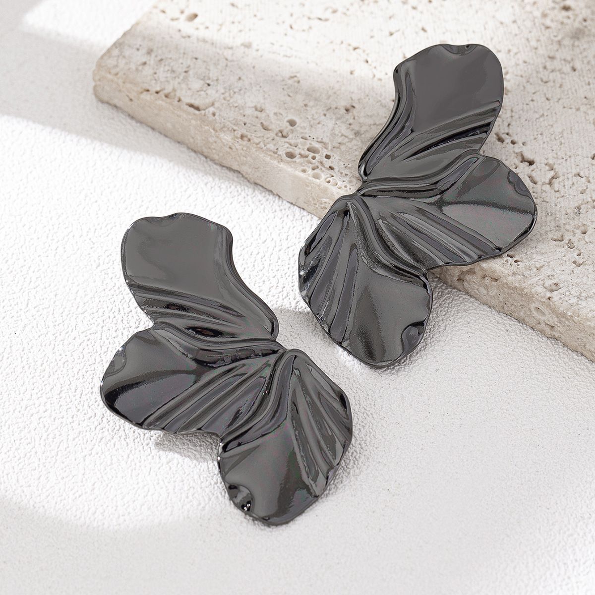 Brincos de pino de meia flor em aço inoxidável para mulheres e meninas Brincos de pino de pétala irregular minimalistas Joias da moda para festas Presentes