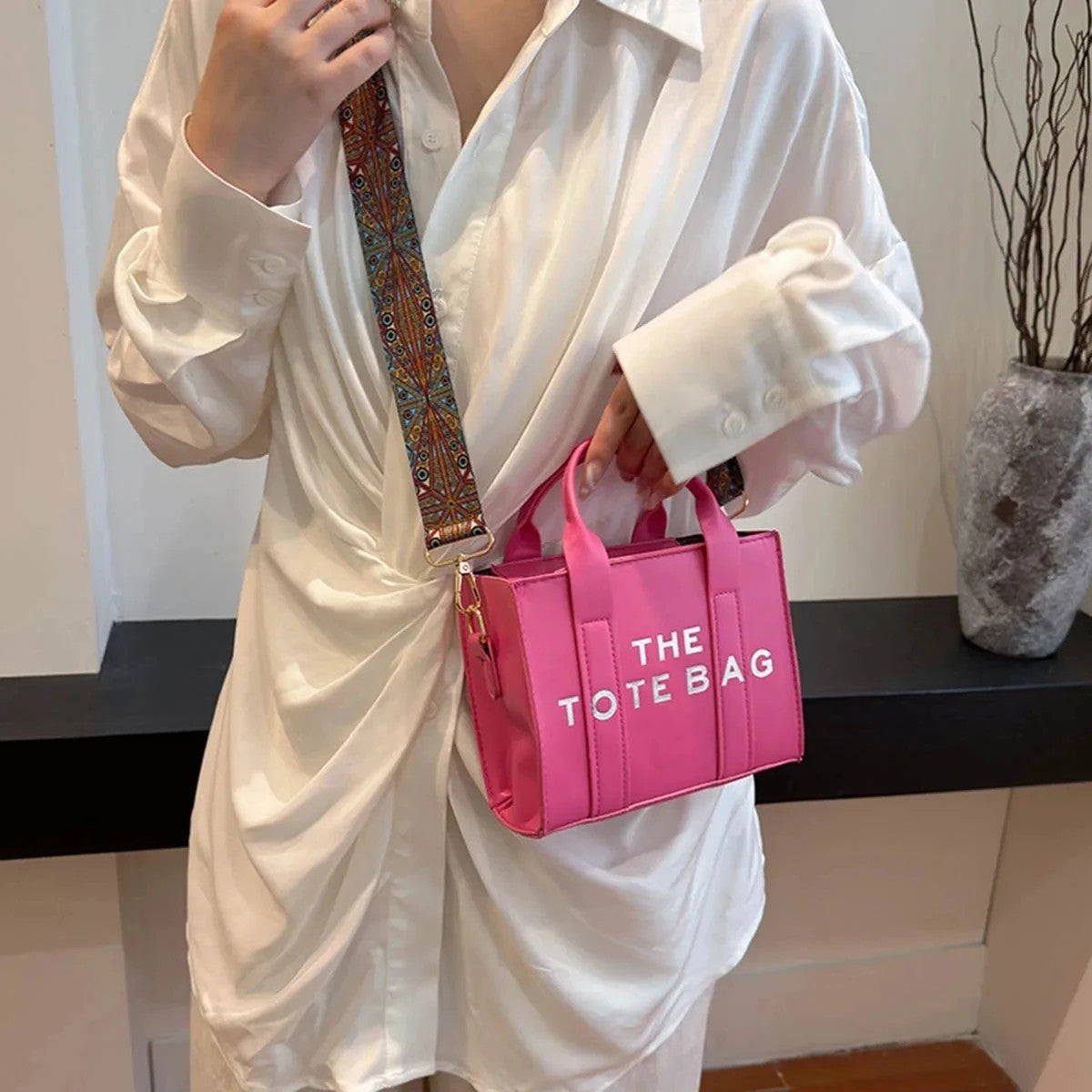 New printed letter tote bag, niche design handbag, European and American fashion crossbody bag, retro shoulder bag