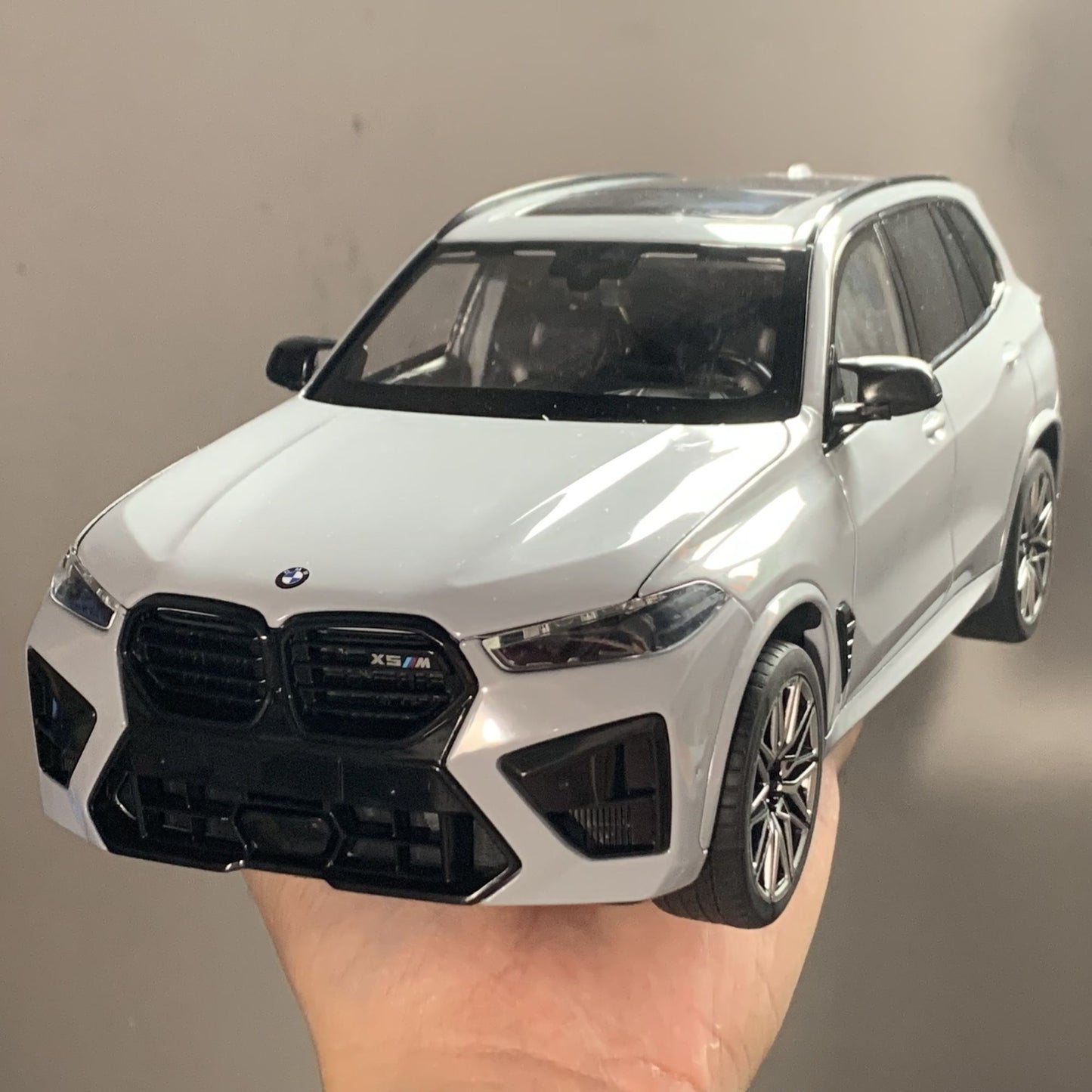 1:18 2025 BMW X5 M Competition LCI SUV Carro Miniatura de Metal Fundido Modelo para Exibição de Mesa Decoração de Veículo em Miniatura Presente