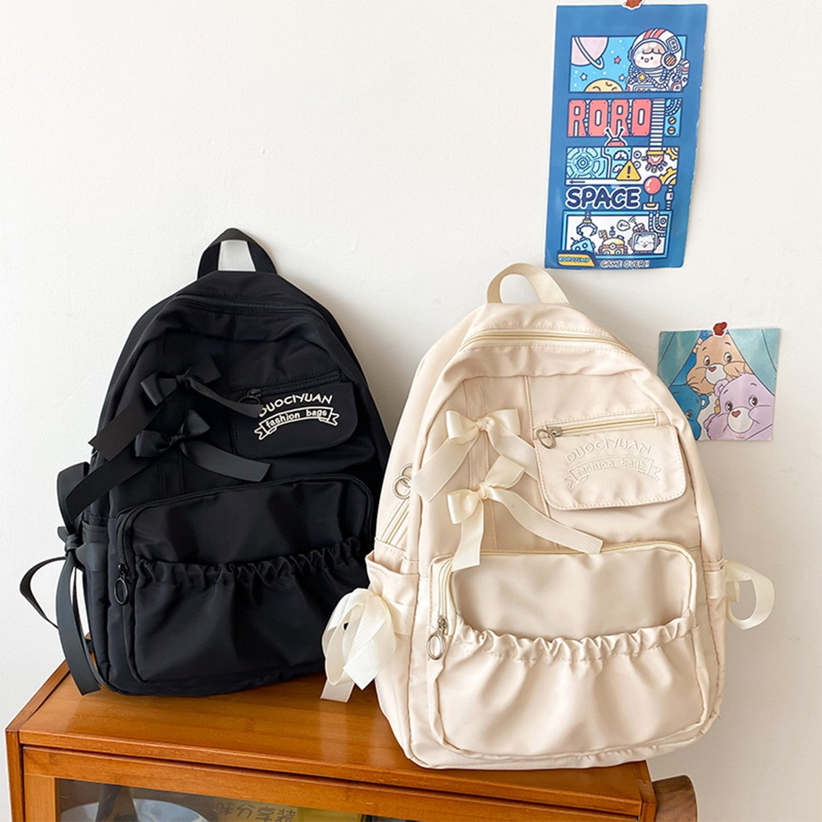 Mochila com Laço Fofo Bordado com Letras de Nylon para Escola Grande Capacidade Zíperes Duplos Alças Ajustáveis Volta às Aulas