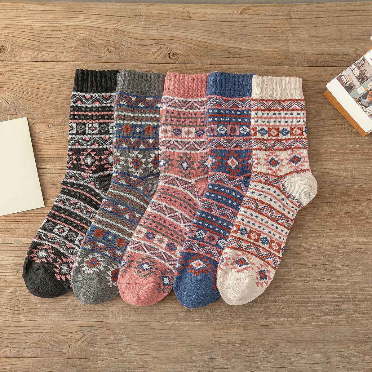 5 Pairs New Man Women Thick Winter Warm Socks Retro Style Dot Wave Pattern Couple Models Free Size