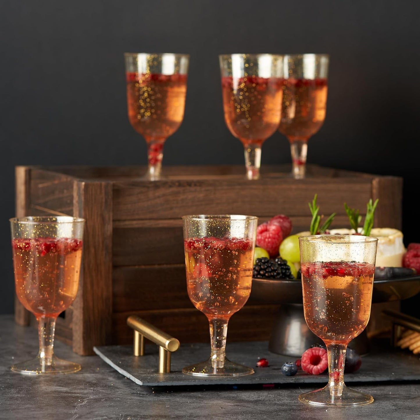 50 Taças de Vinho de Plástico com Glitter Dourado para Casamentos, Aniversários, Chá de Panela e Festas, 180ml - Resistentes e Reutilizáveis