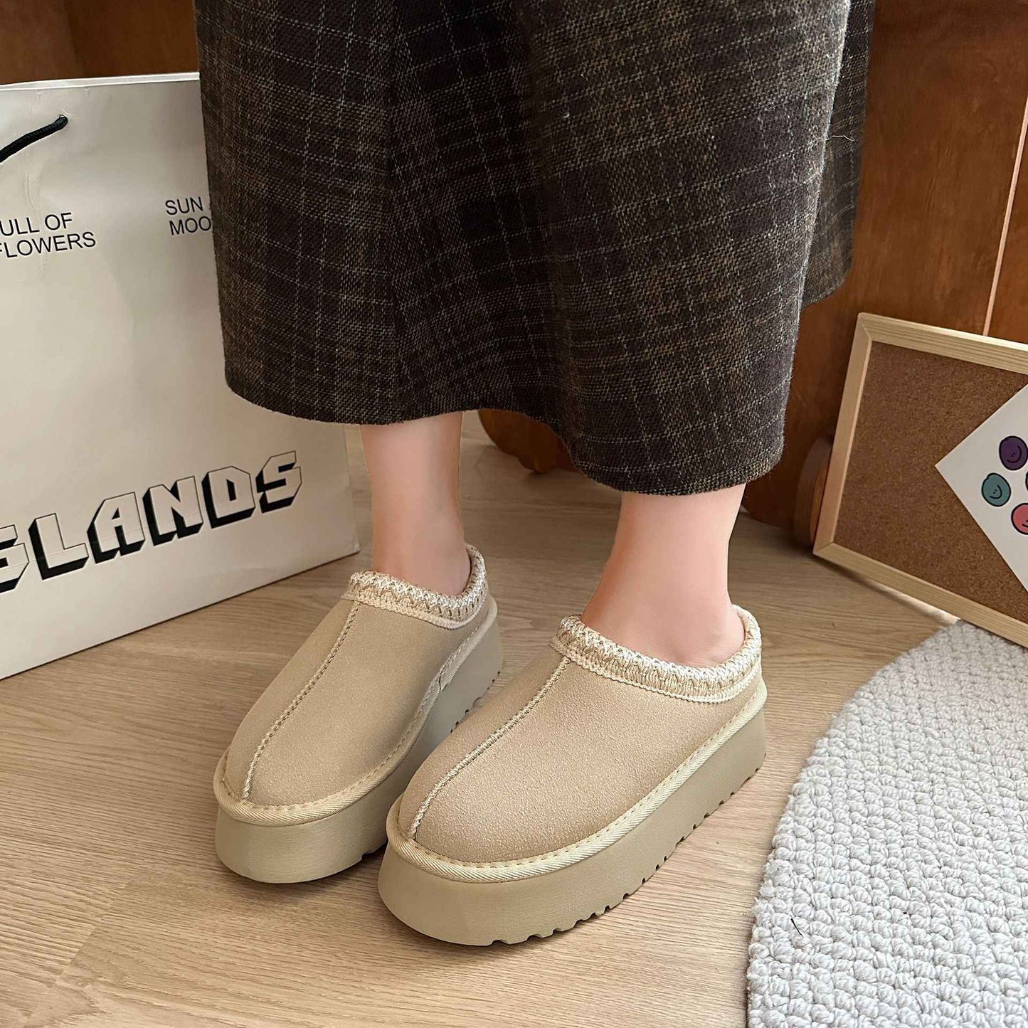 Snow Boots for Women 2024 Winter New Cashmere Warm Platform Without Heel-covered Hair Half Slipper Cotton Shoes for Women Q426