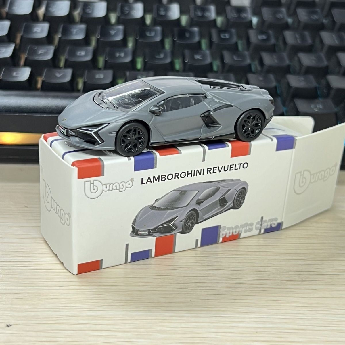 Liquidação Bburago Série 1:64 Ferrari Sp3 812c Lamborghini Bugatti Bolide Liga Miniatura Diecast Carros Brinquedos Presente para Crianças
