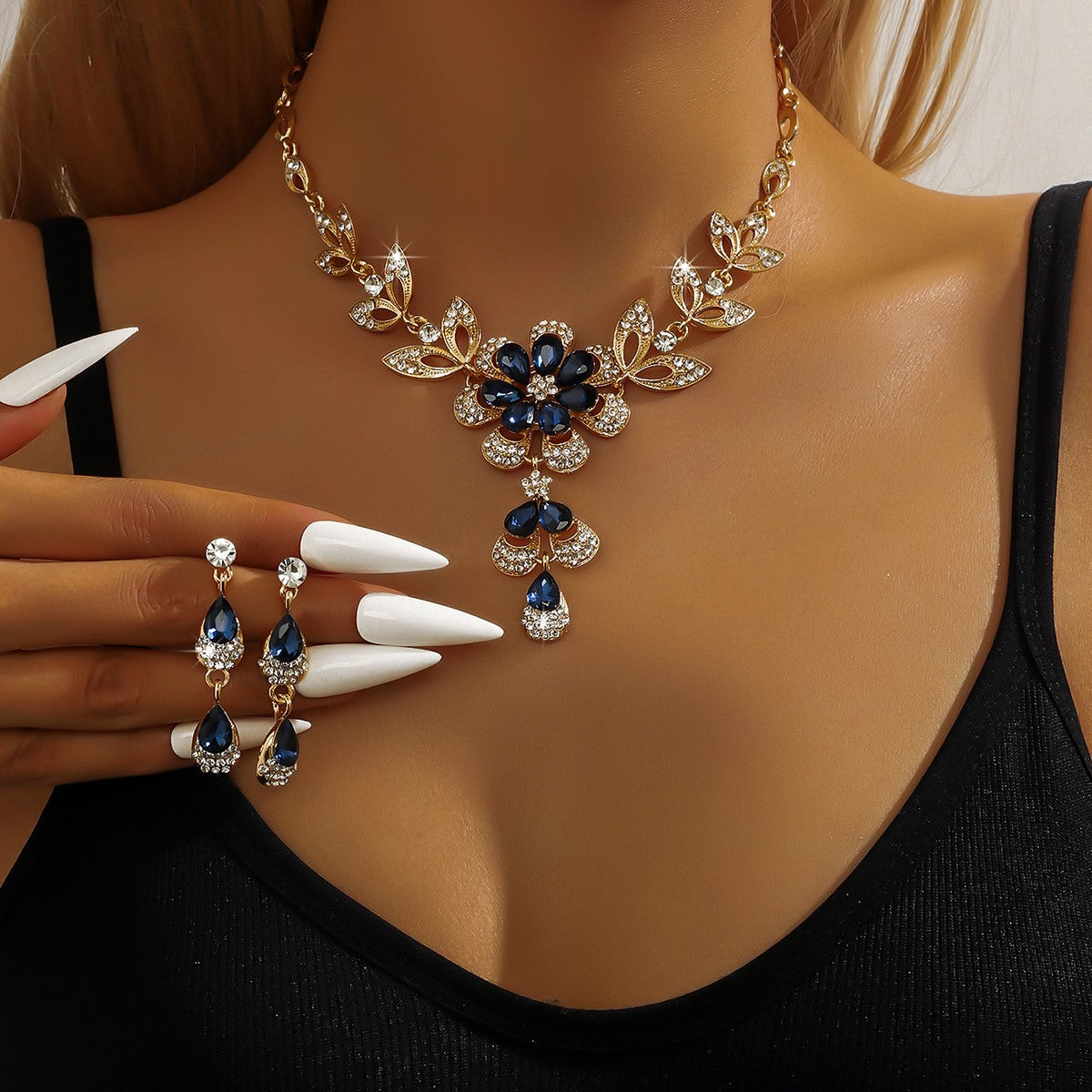 Conjunto de Joias Femininas 3 Peças com Colar e Brincos de Flor Preta Dourada para Casamento, Banquete, Festa, Presente