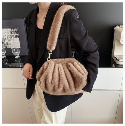 Elegant Wrinkled Cloud Clutch Bag Faux Fur Shell Shoulder Crossbody Bag Women Stylish Pillow Bag Guangzhou High Quality Bag