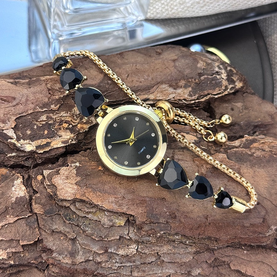 Ladies' quartz watch with three heart-shaped diamond-encrusted bracelet round alloy case and mixed scale simple light luxury