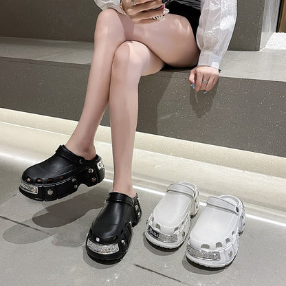 Men's and Women's Thick Soled Fashion Slippers with Soft Soles for Indoor and Outdoor Wear Fashionable and Versatile