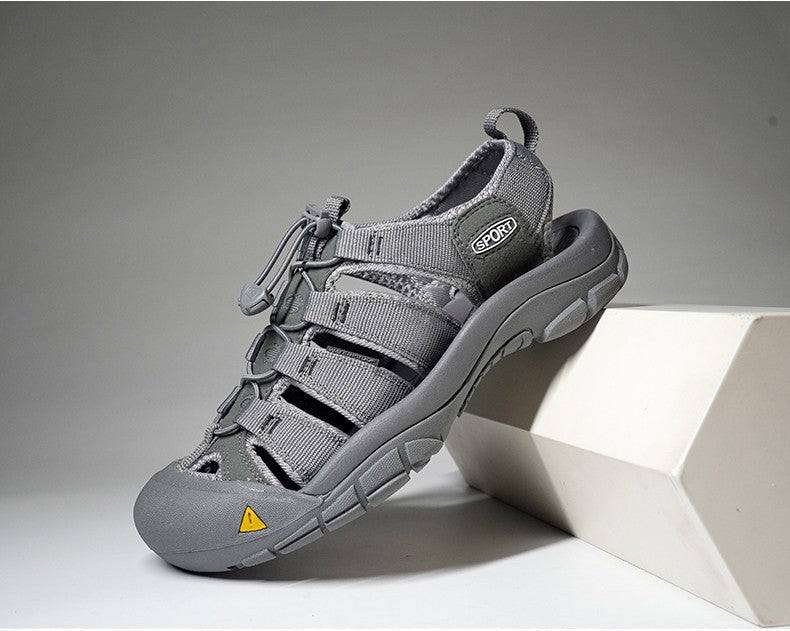 2025 Summer Men's Sandals Thick soled Baotou beach shoes Outdoor oversized casual Shoes Male lightweight hollow sandals Homme