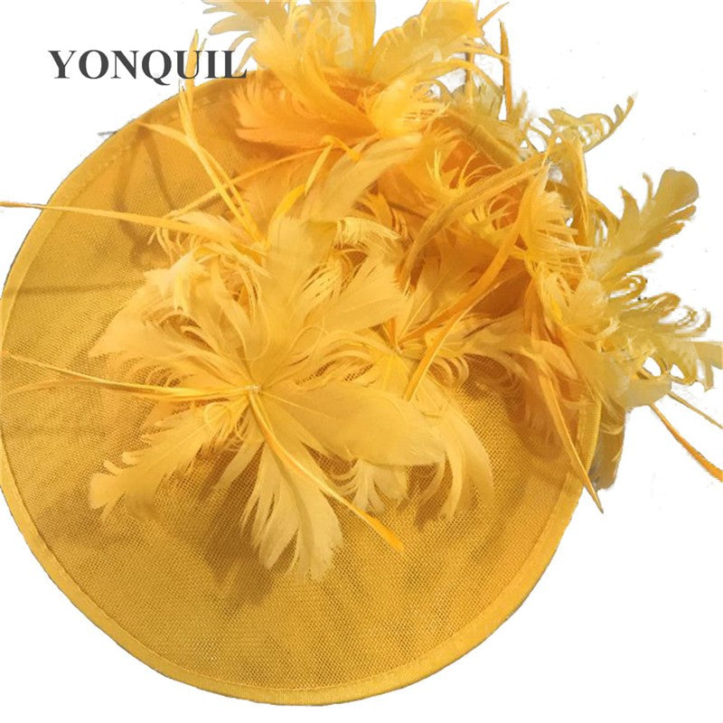 Bonés Cinzentos Millinery Com Acessórios de Tiara Imitação Sinamay Chapéu Derby de Coquetel Feminino Fascinadores de Cabelo de Noiva com Pena Chique