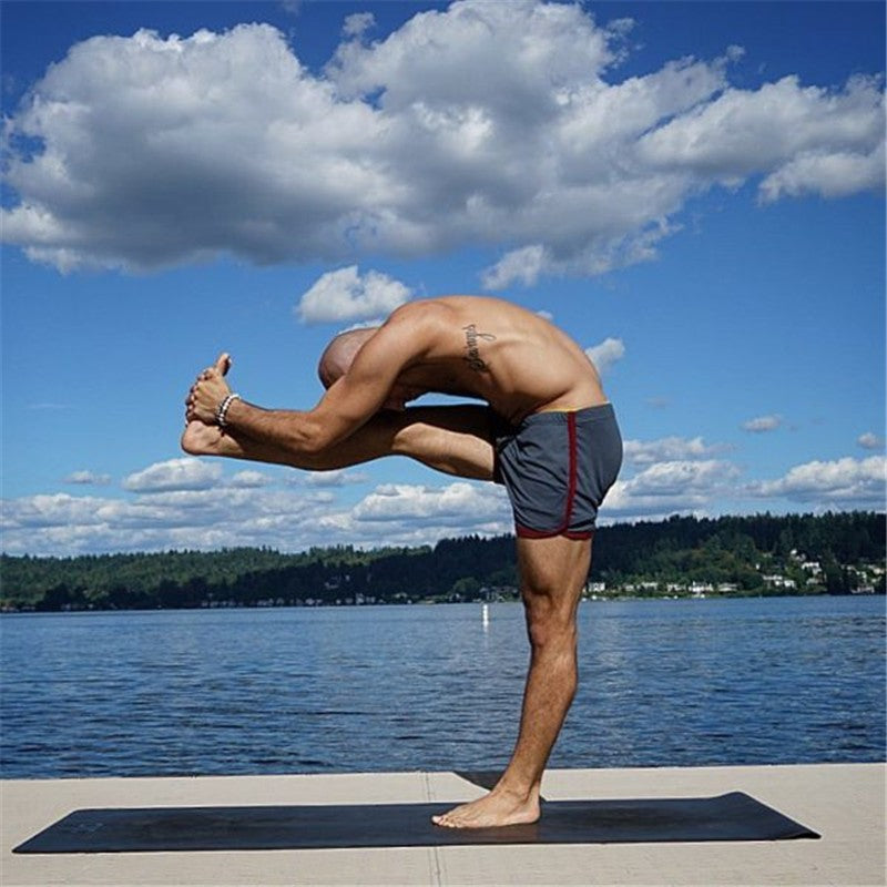 Men Gym Fitness Shorts Bodybuilding sports Jogging shorts Male 2022 Summer Cool Breathable Mesh The big size casual men Shorts