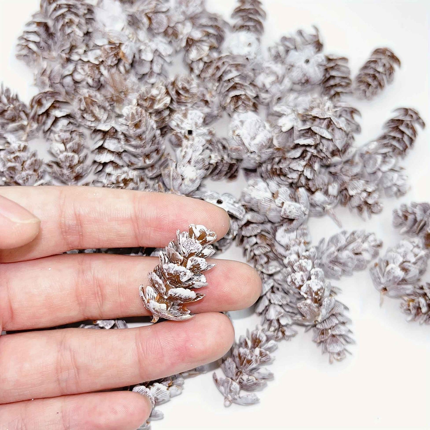 30/50pcs Plastic White Artificial Pinecone Plant Christmas Party Decorations Home Decor Christmas Tree Garland Accessiories