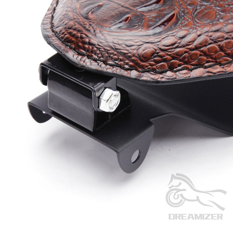 Banco Solo de Couro com Estampa de Jacaré Retrô para Motocicleta Harley Chopper Bobber Honda Yamaha Xs650 Marrom/Preto