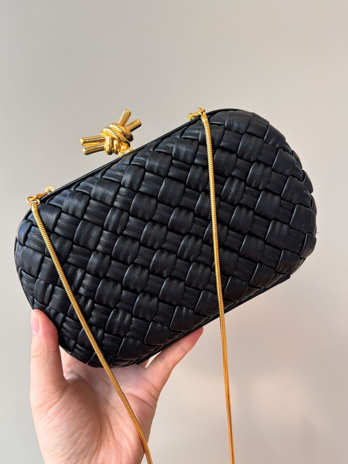 2025 fashion new ladies clutch bag high sense niche design woven bag elegant dinner clutch shoulder slung chain fashion high qua