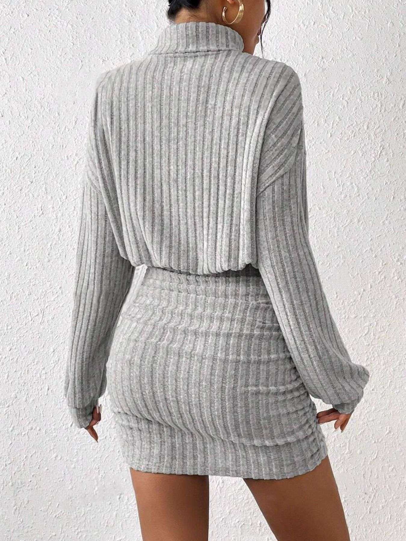 The new autumn style of the tight-fitting long-sleeved high-neck striped knitted sexy dress