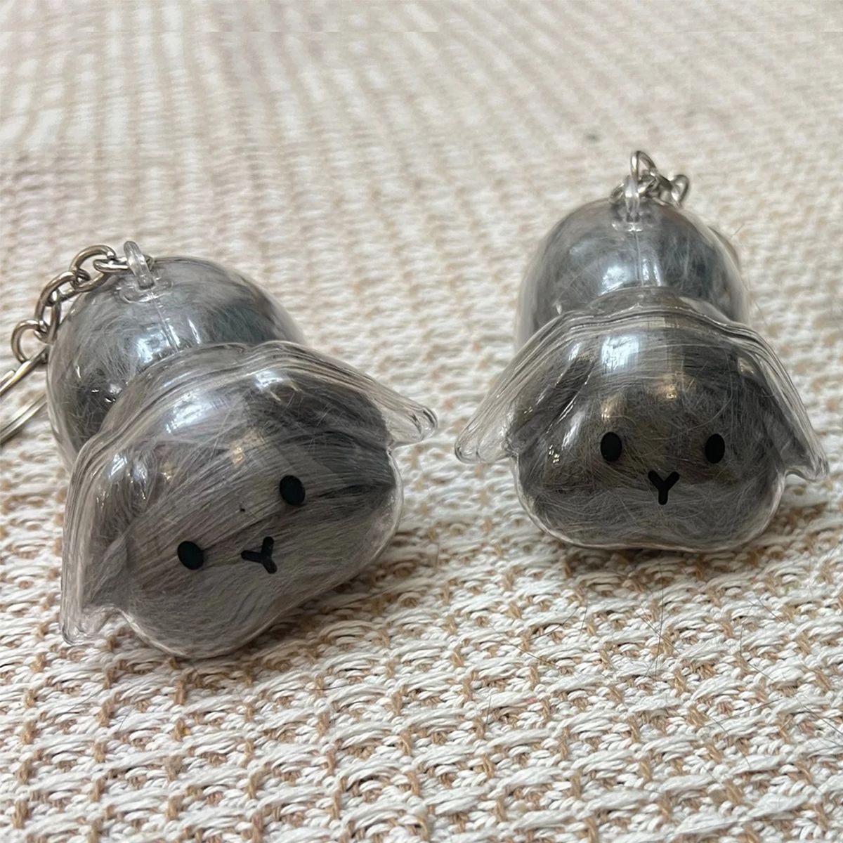 Transparent Rabbit Hair Keepsake Bottle Pet Hair Storage Capsule Keychain Thoughtful Gift for Rabbit Lovers And Owners