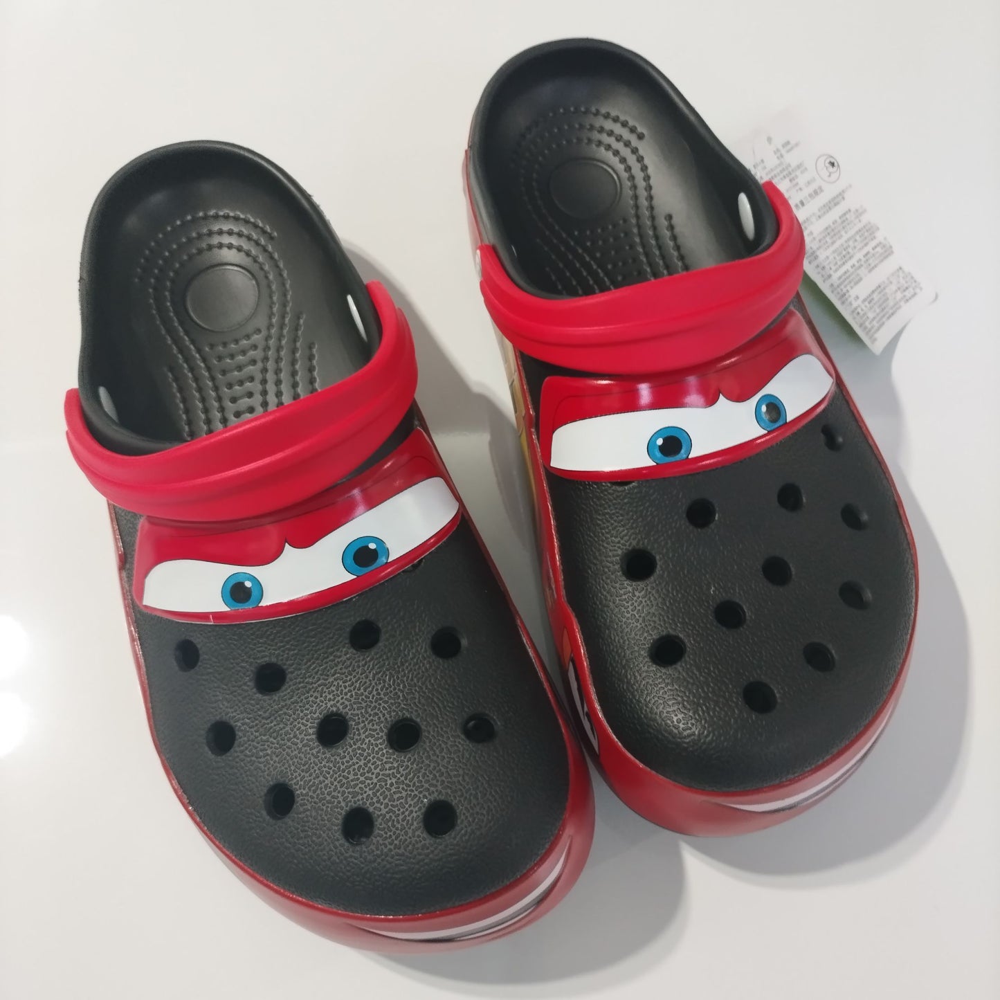 Novas Sandálias Mcqueens Pixar Furadas Desenho Animado Impermeável Adicionar Pelúcia Chinelos Ao Ar Livre Sandálias Casuais Adulto Com Flor de Sapato