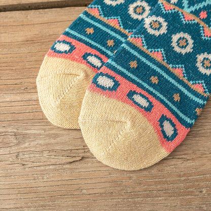 5 Pairs New Man Women Thick Winter Warm Socks Retro Style Dot Wave Pattern Couple Models Free Size