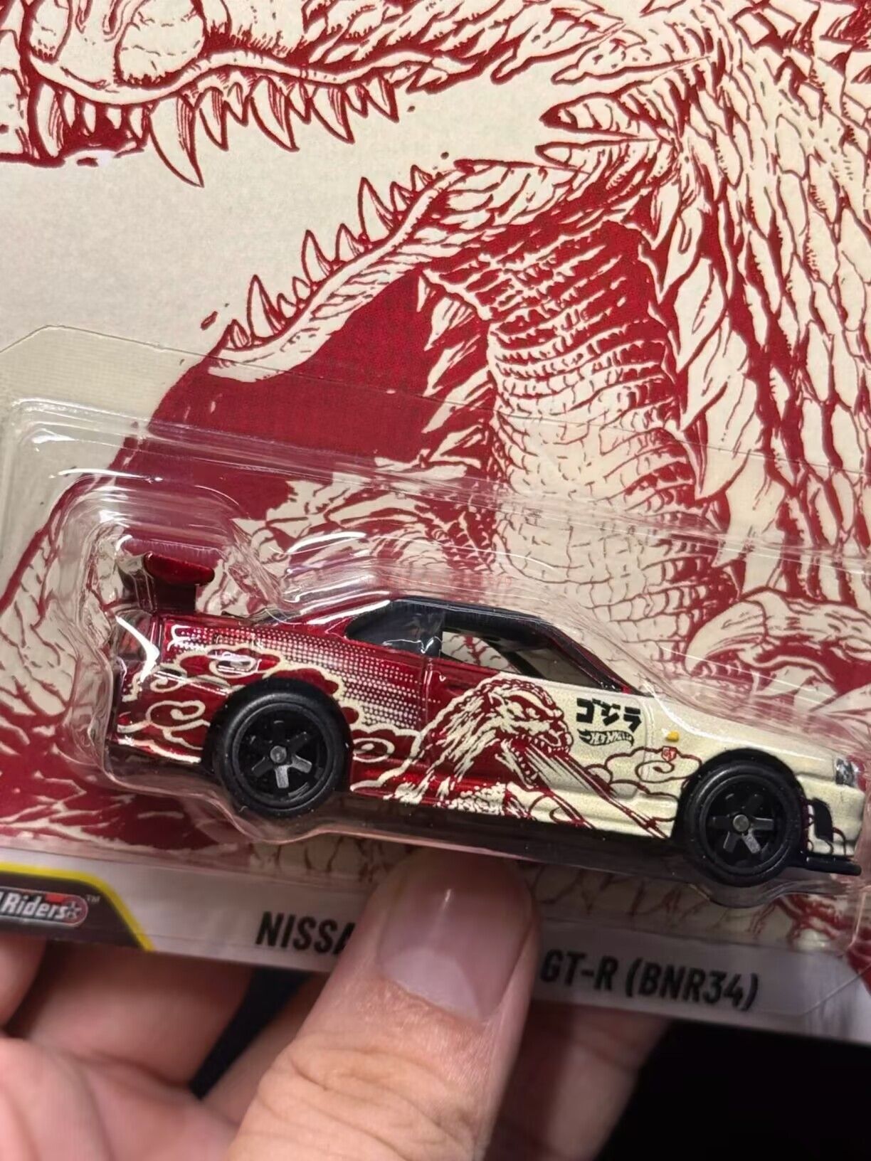 Hot Wheels Premium Carro de Cultura Pop Escala 1/64 - Nissan Skyline Gt-R Godzilla - Brinquedo Colecionável Para Meninos Presente de Natal