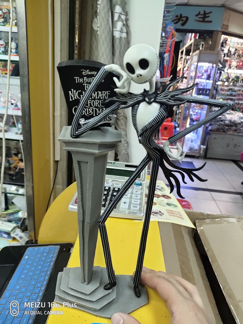 Coleção de Brinquedos 25º Aniversário: Boneco Articulado de Luxo Jack Skellington de O Estranho Mundo de Jack com Cabeças Intercambiáveis