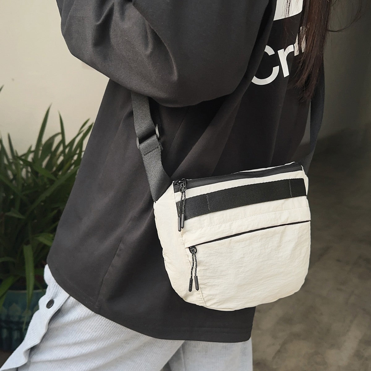 Sling Bag for Cycling & Commuting, Lightweight Large Capacity Travel Shoulder Bag, Unisex Sports Waist Pack Casual Outdoor